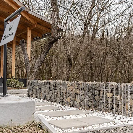 - Csuecsoek Haz Apartman Szanda